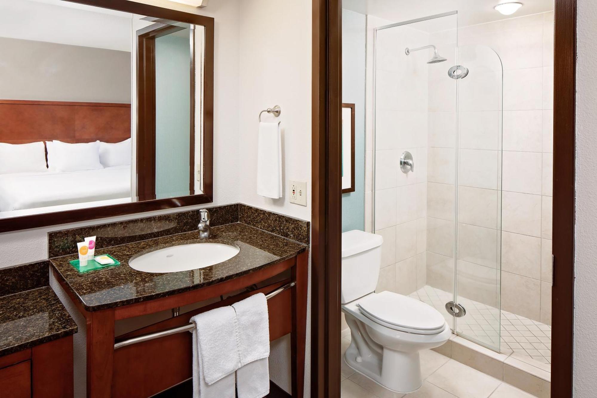 Hyatt Place Ontario/Rancho Cucamonga Room photo