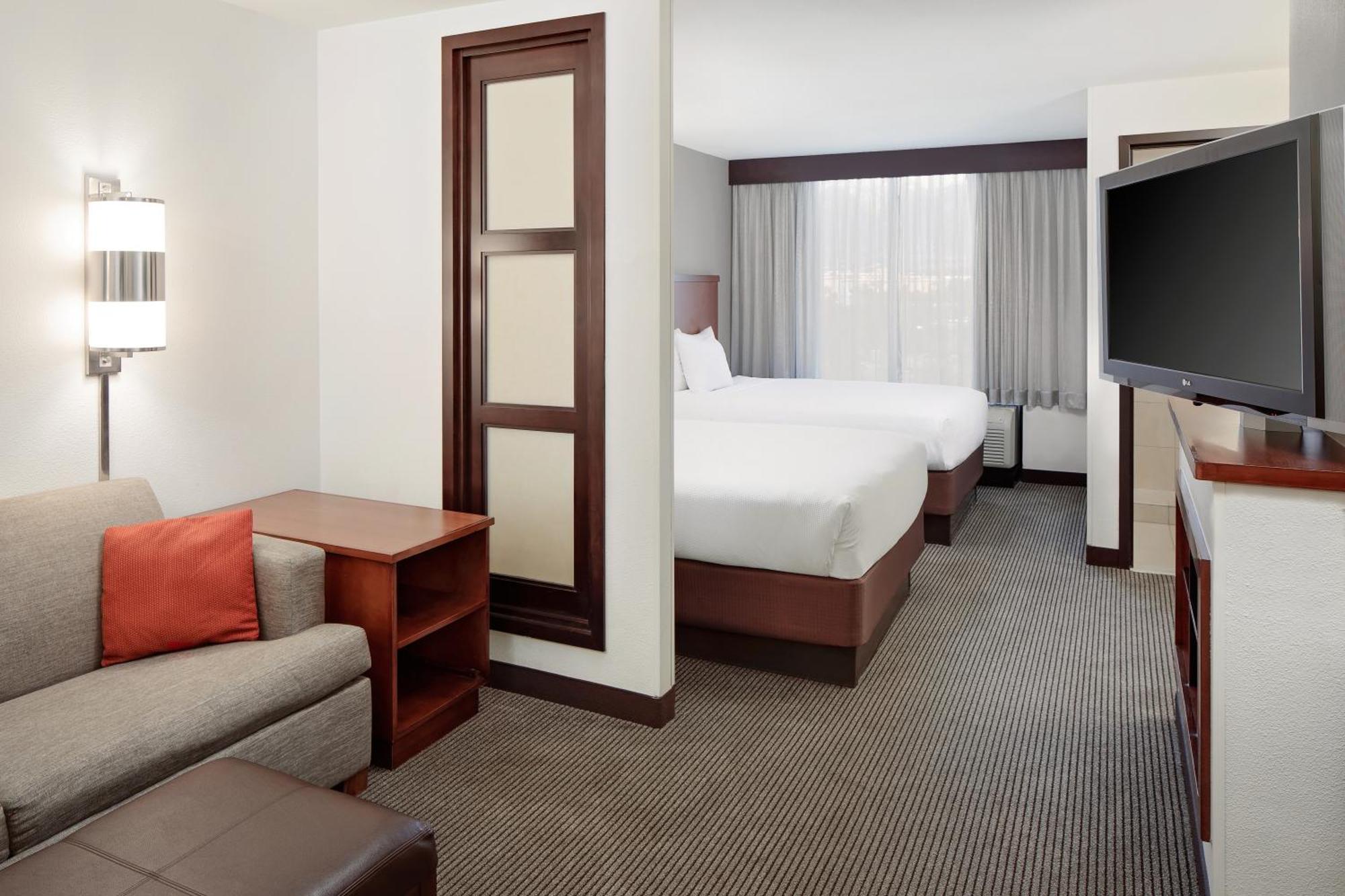 Hyatt Place Ontario/Rancho Cucamonga Room photo