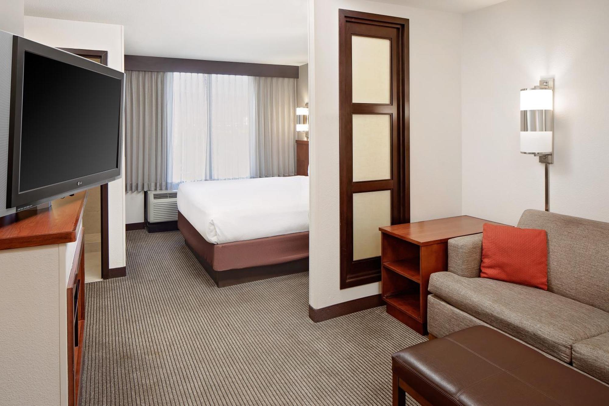Hyatt Place Ontario/Rancho Cucamonga Room photo