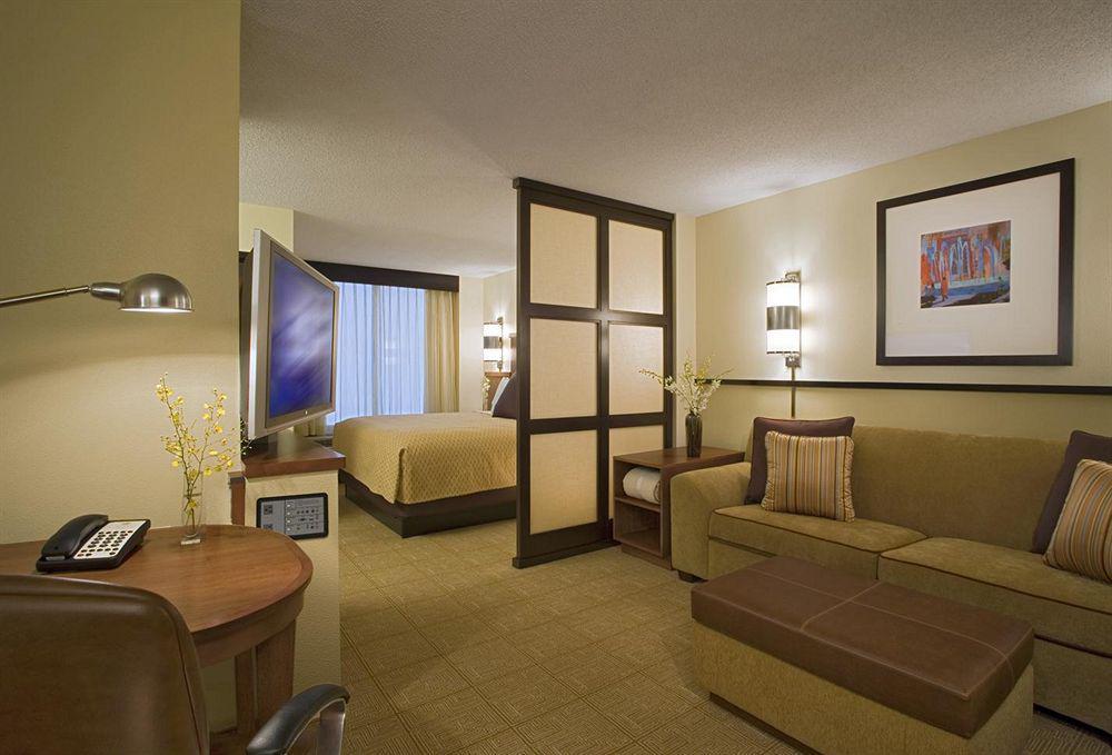 Hyatt Place Ontario/Rancho Cucamonga Room photo