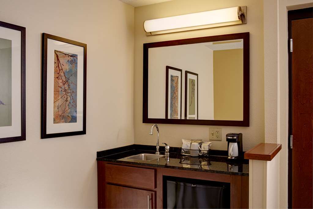 Hyatt Place Ontario/Rancho Cucamonga Room photo